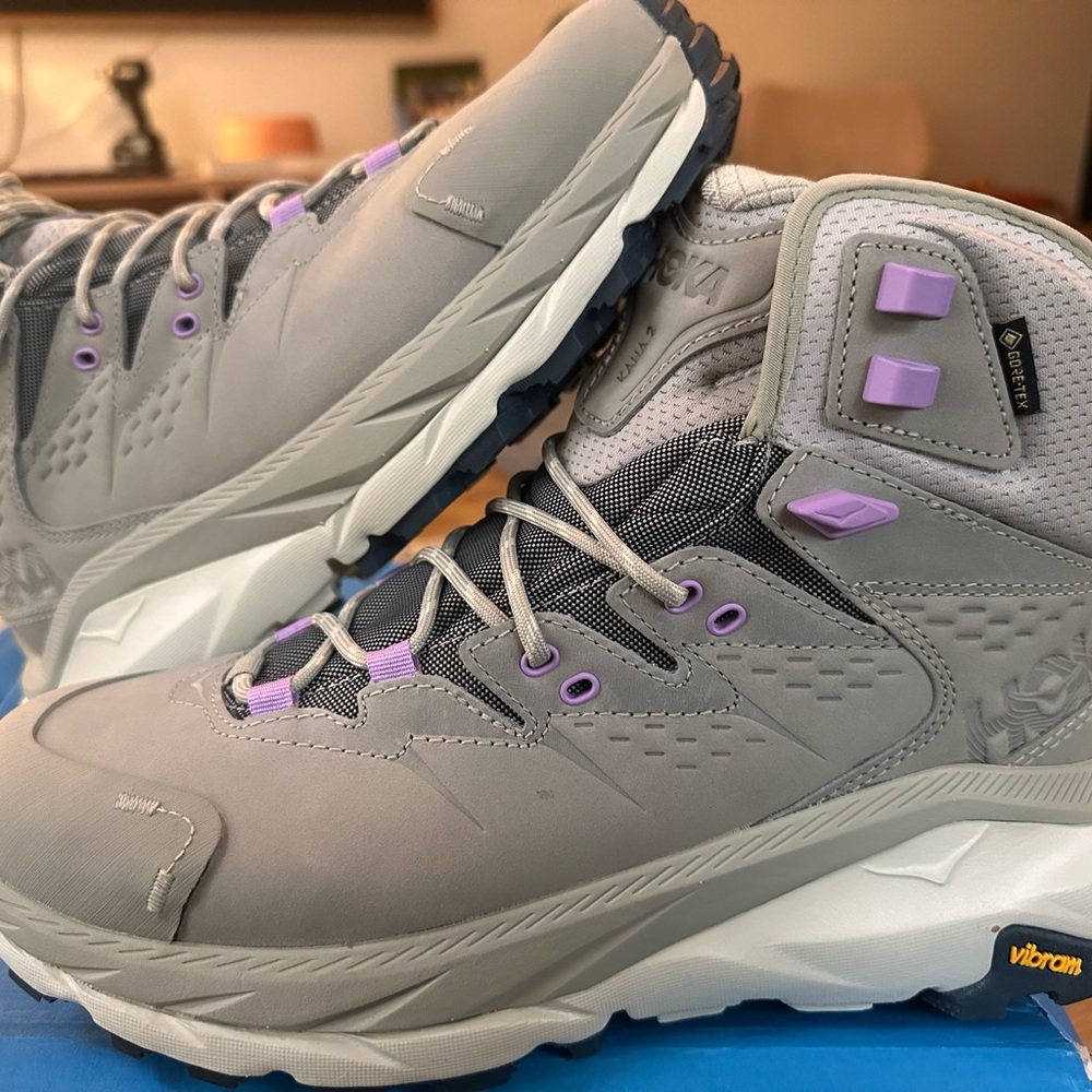 NIB Hoka One One Kaha 2 GTX Gore Tex Hiking Boots in Olive and Pink WMS 10